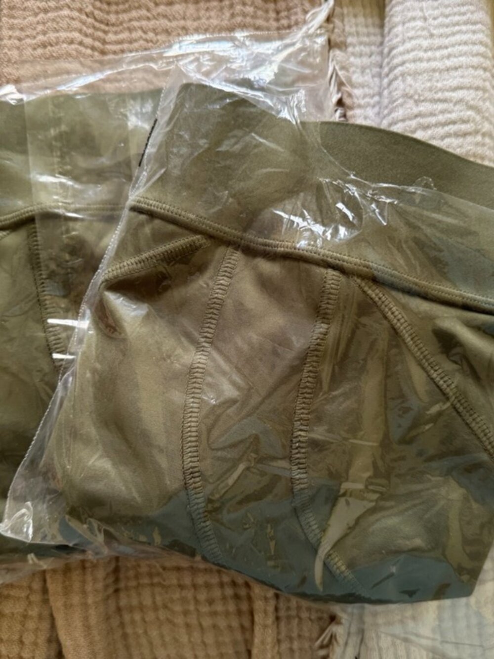 NWT Phoenix Malibu Bold Shoulder Activewear Bra Olive Green Large - Picture 7 of 7